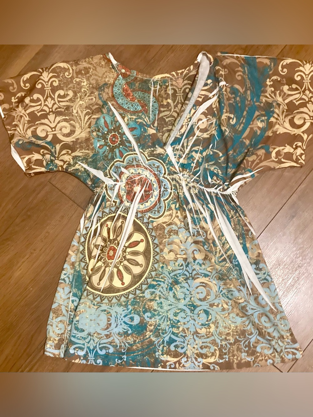 Women’s Size Small Short Sleeve Blouse (Eyeshadow) Great Condition